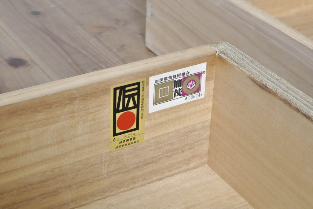 中古　牡丹　細やかで気品のある金具が目を引く加茂総桐箪笥(総桐たんす、衣装箪笥、和タンス、収納箪笥、桐箪笥、引き出し)(R-074081)