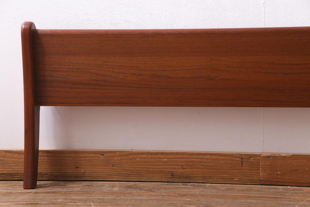 ビンテージ家具　北欧ビンテージ　デンマーク　Torring　チーク材　温もりあふれる木肌が魅力的なベッドフレーム