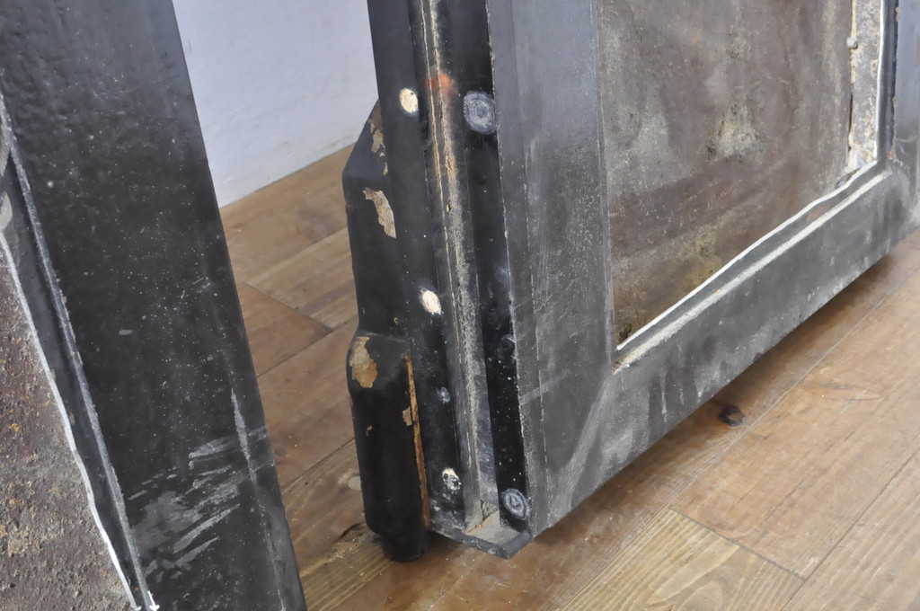アンティーク建具　超希少!!　激レア!!　豪商の内蔵(うちぐら)で使われていた重厚な両開き扉1対(ドア、1対2枚セット、鉄扉、玄関ドア、蔵戸)(R-065204)