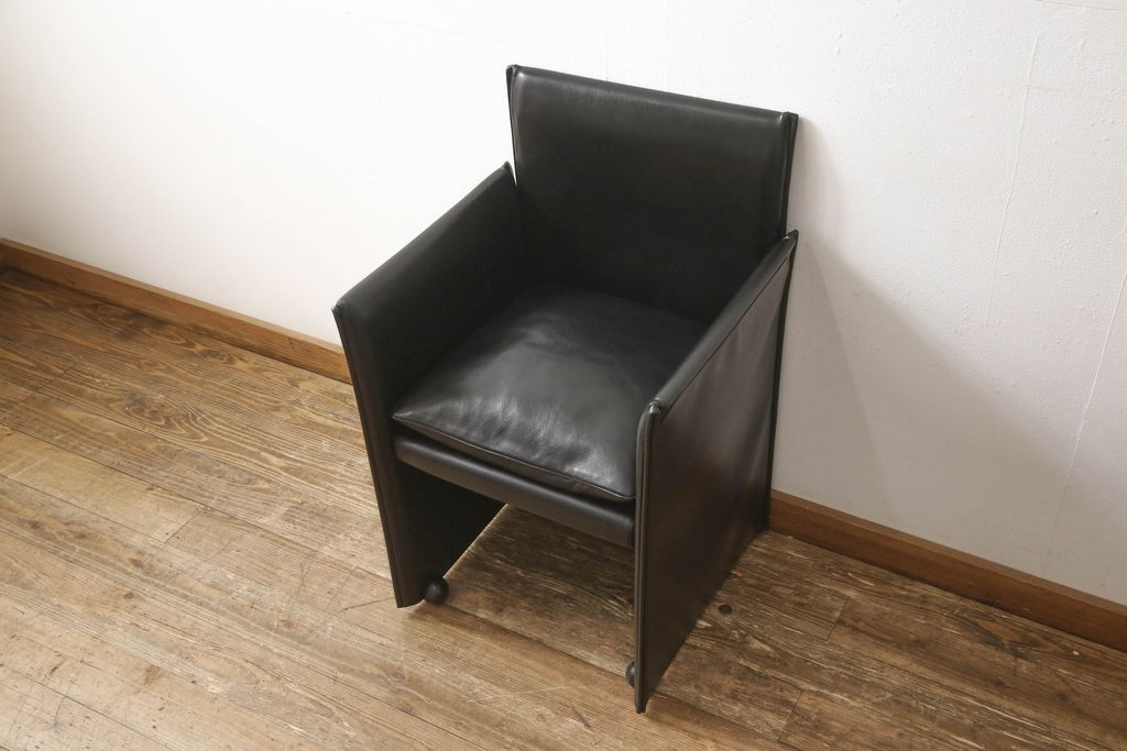 中古　美品　Cassina(カッシーナ)　401 BREAK(ブレーク)　MARIO BELLINI(マリオベリーニ)　キャスター付きアームチェア(ダイニングチェア、一人掛けソファ、1P)(定価約46万円)(R-051526)
