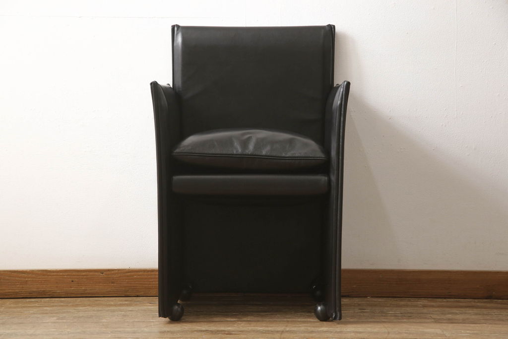 中古　美品　Cassina(カッシーナ)　401 BREAK(ブレーク)　MARIO BELLINI(マリオベリーニ)　キャスター付きアームチェア(ダイニングチェア、一人掛けソファ、1P)(定価約46万円)(R-051527)
