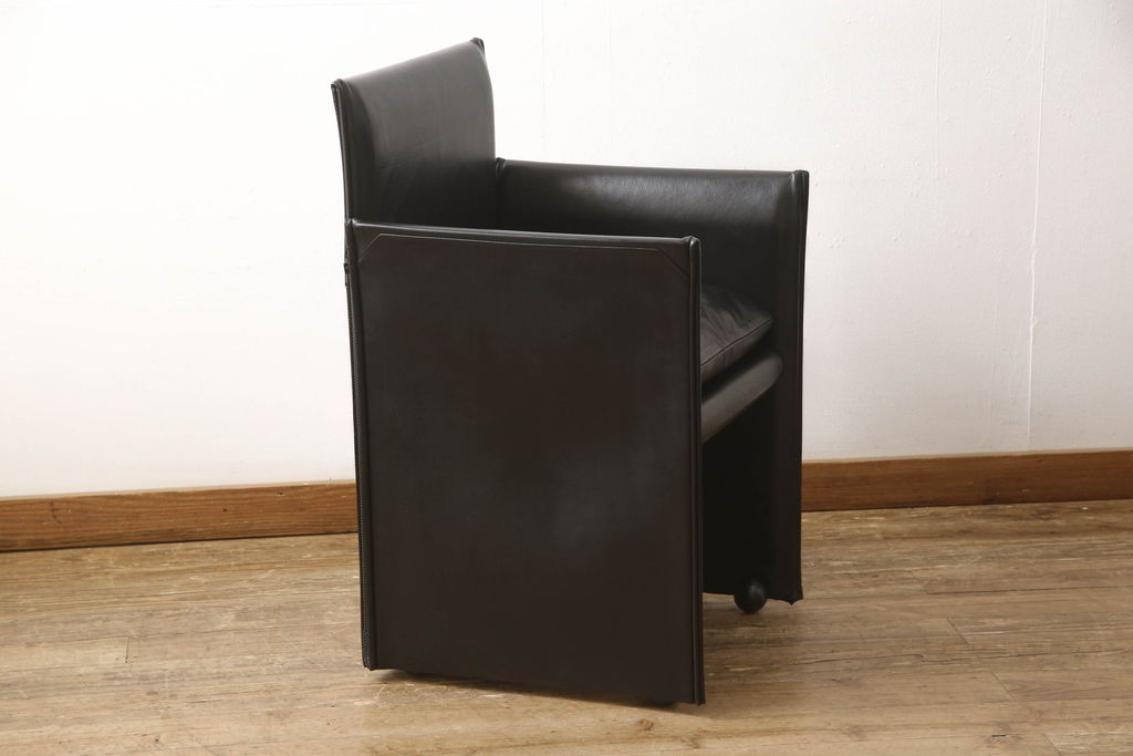 中古　美品　Cassina(カッシーナ)　401 BREAK(ブレーク)　MARIO BELLINI(マリオベリーニ)　キャスター付きアームチェア(ダイニングチェア、一人掛けソファ、1P)(定価約46万円)(R-051527)