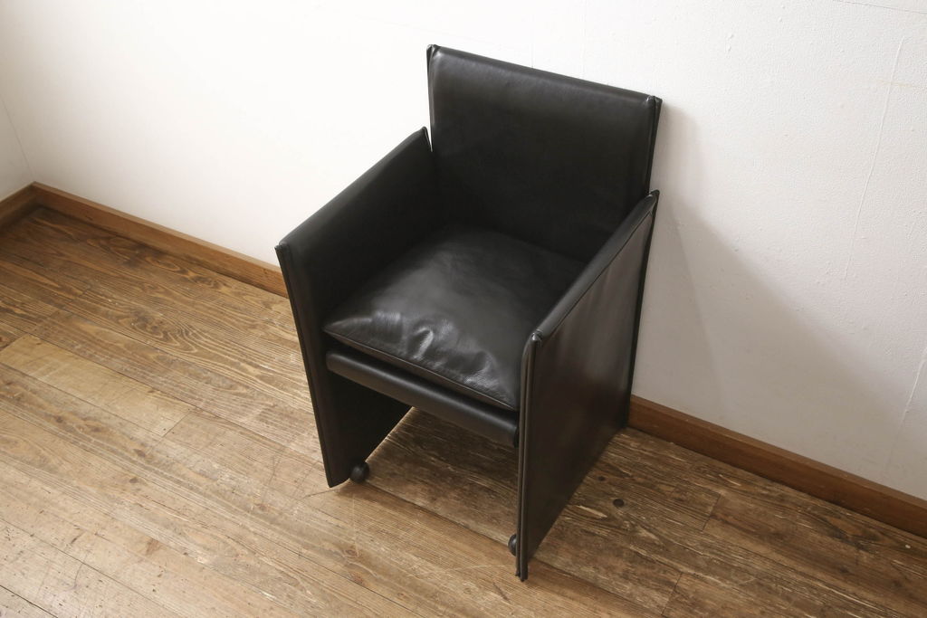 中古　美品　Cassina(カッシーナ)　401 BREAK(ブレーク)　MARIO BELLINI(マリオベリーニ)　キャスター付きアームチェア(ダイニングチェア、一人掛けソファ、1P)(定価約46万円)(R-051527)