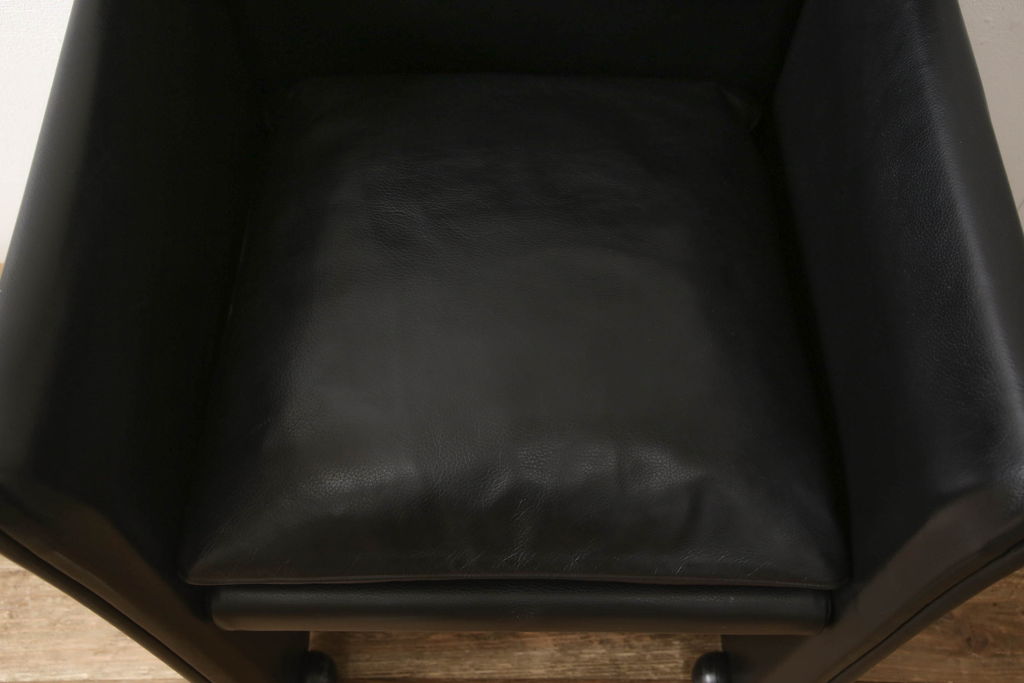 中古　美品　Cassina(カッシーナ)　401 BREAK(ブレーク)　MARIO BELLINI(マリオベリーニ)　キャスター付きアームチェア(ダイニングチェア、一人掛けソファ、1P)(定価約46万円)(R-051527)