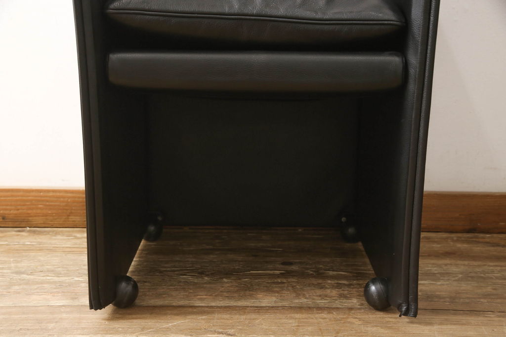 中古　美品　Cassina(カッシーナ)　401 BREAK(ブレーク)　MARIO BELLINI(マリオベリーニ)　キャスター付きアームチェア(ダイニングチェア、一人掛けソファ、1P)(定価約46万円)(R-051527)