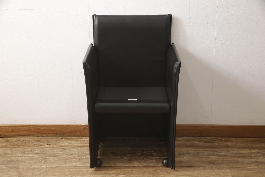 中古　美品　Cassina(カッシーナ)　401 BREAK(ブレーク)　MARIO BELLINI(マリオベリーニ)　キャスター付きアームチェア(ダイニングチェア、一人掛けソファ、1P)(定価約46万円)(R-051527)