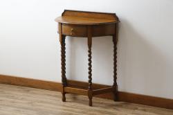 イギリスアンティーク　Lloyd's Antiques(ロイズ・アンティークス)取り扱い　オーク材　ツイストレッグがお洒落なサイドテーブル(コンソールテーブル、花台、飾り台、英国)(R-076290)