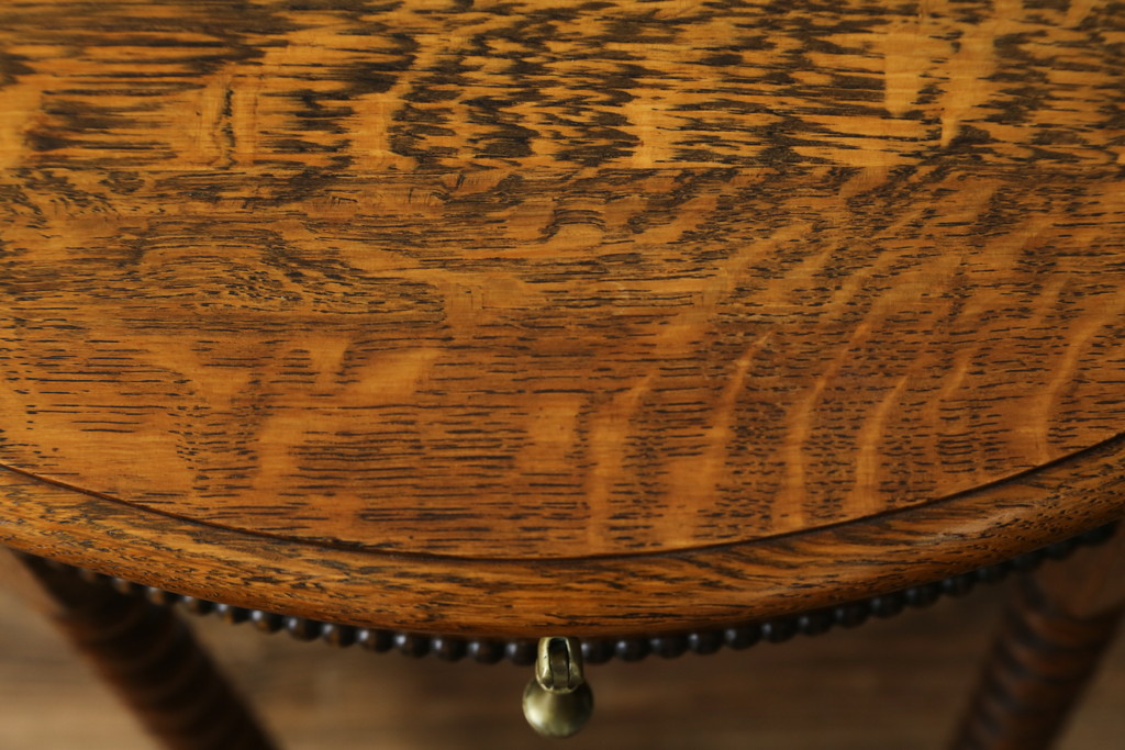 イギリスアンティーク　Lloyd's Antiques(ロイズ・アンティークス)取り扱い　オーク材　ツイストレッグがお洒落なサイドテーブル(コンソールテーブル、花台、飾り台、英国)(R-076290)
