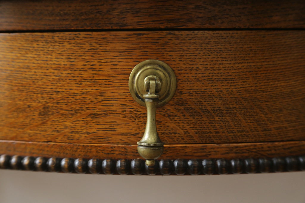 イギリスアンティーク　Lloyd's Antiques(ロイズ・アンティークス)取り扱い　オーク材　ツイストレッグがお洒落なサイドテーブル(コンソールテーブル、花台、飾り台、英国)(R-076290)