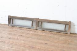 アンティーク建具　古い木味の格子入り横長ガラス窓2枚セット(ガラス戸、引き戸、明かり取り、明り取り、欄間)(R-065286)