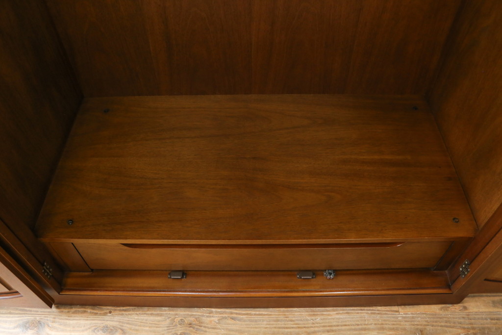 中古　DREXEL HERITAGE(ドレクセルヘリテイジ)　Triune(トライユン)シリーズ　マホガニー材の木肌が美しいワードローブ(キャビネット、収納棚、戸棚、洋服タンス)(定価約90万円)(R-062005)