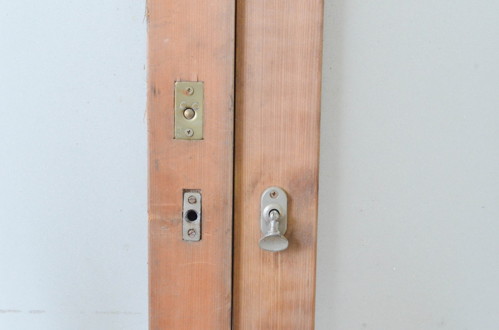 アンティーク建具　上手物!!　腰板欅(ケヤキ)材　和の空間作りにおすすめの玄関戸2枚セット(ガラス戸、引き戸)(R-064642)