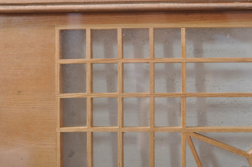 ビンテージ建具　松竹梅の彫刻が目を惹く上品な組子入り彫刻欄間2枚セット(明り取り、明かり取り、ヴィンテージ)(R-073467)