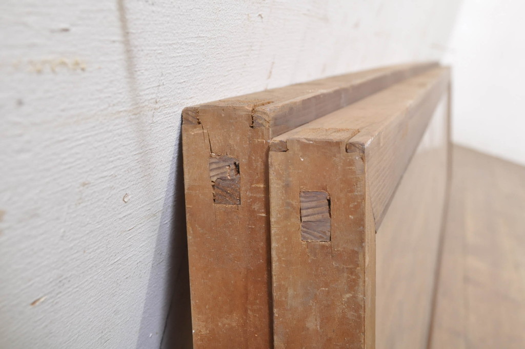 ビンテージ建具　松竹梅の彫刻が目を惹く上品な組子入り彫刻欄間2枚セット(明り取り、明かり取り、ヴィンテージ)(R-073467)