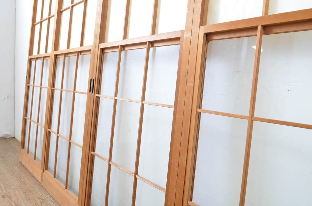 昭和レトロ　どこか懐かしい雰囲気漂うレトロな幅狭雪見障子戸4枚セット(建具、擦り上げ障子戸、擦上障子戸、引き戸)(R-063589)