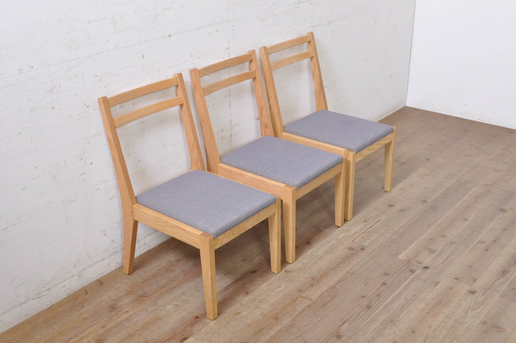 中古　短期展示品　美品　ヤクモ家具製作所　オーク材　シンプルチェア(SC40RO)　 クッションタイプ　ナチュラルな風合いが優しい印象のチェア3脚セット(ダイニングチェア、椅子、イス、バラ売り可能)(定価3脚で約10万5千円)(R-069799)