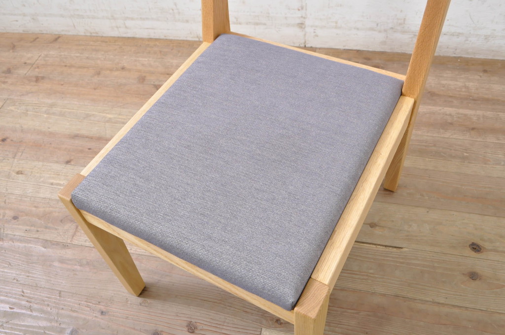 中古　短期展示品　美品　ヤクモ家具製作所　オーク材　シンプルチェア(SC40RO)　 クッションタイプ　ナチュラルな風合いが優しい印象のチェア3脚セット(ダイニングチェア、椅子、イス、バラ売り可能)(定価3脚で約10万5千円)(R-069799)