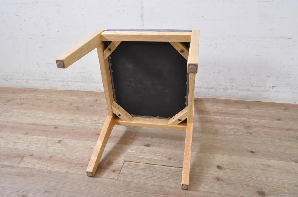 中古　短期展示品　美品　ヤクモ家具製作所　オーク材　シンプルチェア(SC40RO)　 クッションタイプ　ナチュラルな風合いが優しい印象のチェア3脚セット(ダイニングチェア、椅子、イス、バラ売り可能)(定価3脚で約10万5千円)(R-069799)
