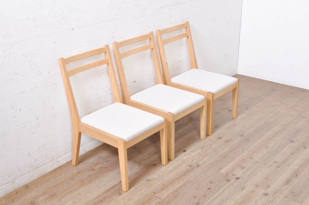中古　短期展示品　美品　ヤクモ家具製作所　オーク材　シンプルチェア(SC40RO)　クッションタイプ　ナチュラルな風合いが優しい印象のチェア3脚セット(ダイニングチェア、椅子、イス、バラ売り可能)(定価3脚で約10万5千円)(R-069796)