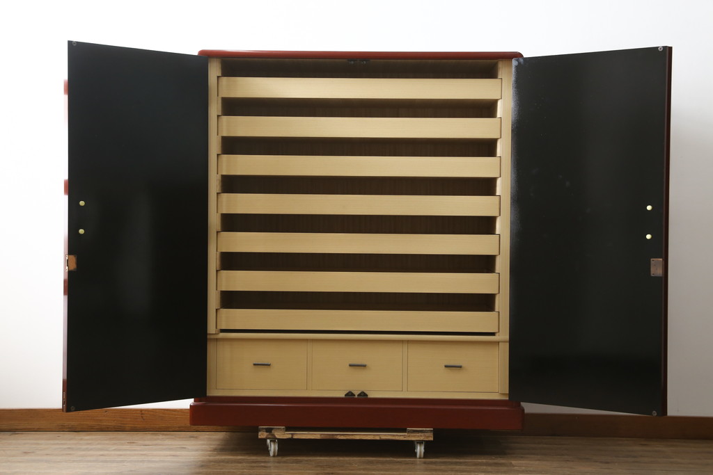 中古　美品!!　高級品!!　総漆塗り　艶やかな朱塗りが美しい色合いの総桐着物箪笥(衣装箪笥、収納箪笥、和タンス、桐たんす、桐箪笥)(定価推定約120万円)(R-082636)