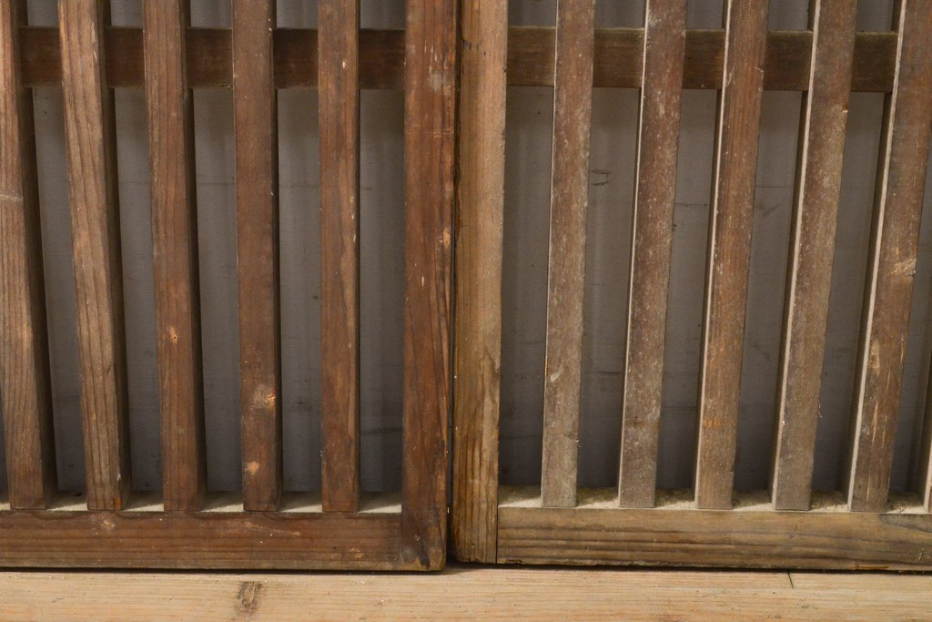 アンティーク建具　和風・和モダンな住宅におすすめ　荒格子窓2枚セット(格子戸、引き戸)(R-056195)
