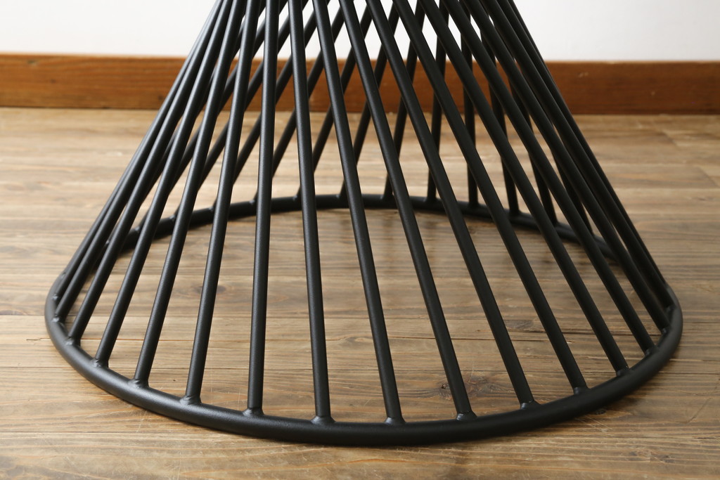 中古　美品　イタリア　calligaris(カリガリス)　VORTEX(ヴォルテックス)　強化ガラス天板　螺旋状のベースがエレガントなラウンドテーブル(丸テーブル、2人掛けダイニングテーブル、4人掛けダイニングテーブル、食卓)(定価約23万円)(R-082116)