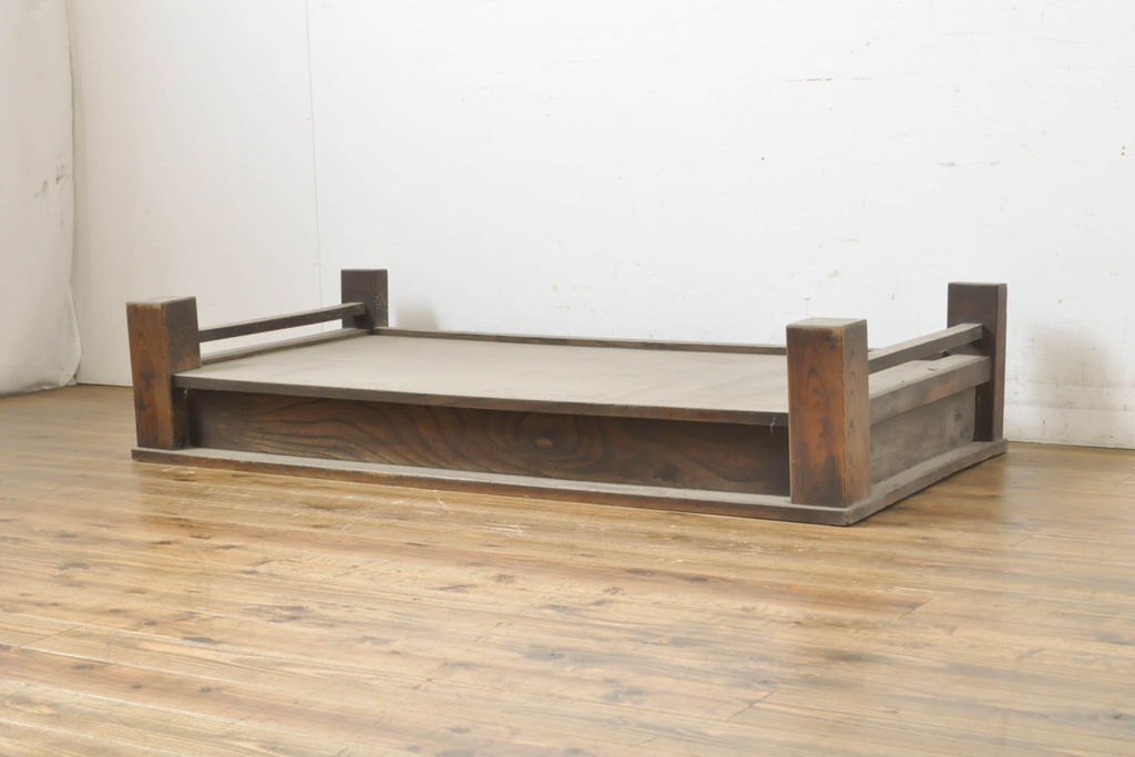 アンティーク家具　明治大正期　総ケヤキ材　大振りなサイズのシンプルな置き床(飾り台、棚)(R-039893)