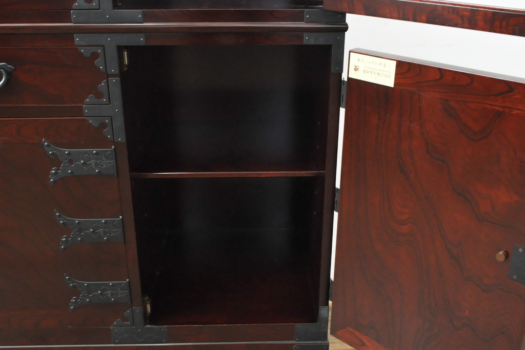 中古　二本松工藝館　田中家具　重厚感ある佇まいが魅力的な水屋箪笥(キャビネット、食器棚、戸棚、収納棚)(R-057728)