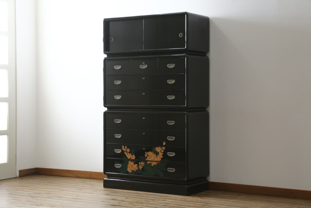 中古　展示品　美品　讃岐塗り　漆塗り　モダンな高級中桐箪笥(定価約180万円)(和箪笥、着物たんす、和服タンス、重ねタンス)(R-058156)