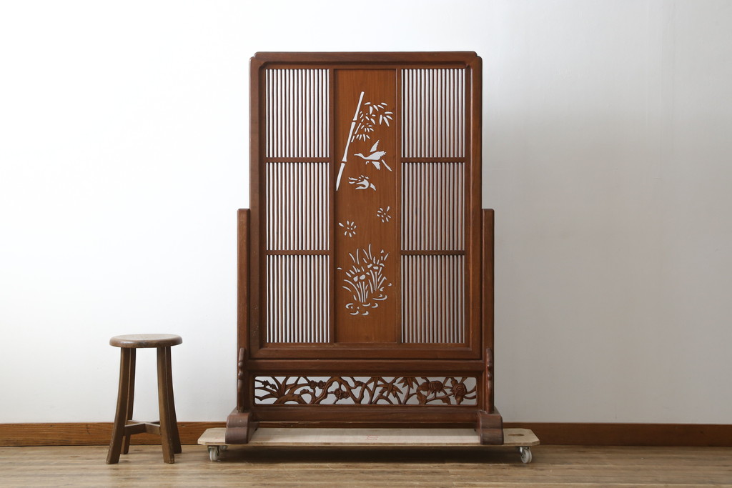 和製ビンテージ　花梨(カリン)材　透かし彫り　彫刻入り　竹梅・花鳥図　緻密な彫刻が施された美しい衝立て(衝い立て、パーテーション、仕切り、ヴィンテージ)(R-082631)