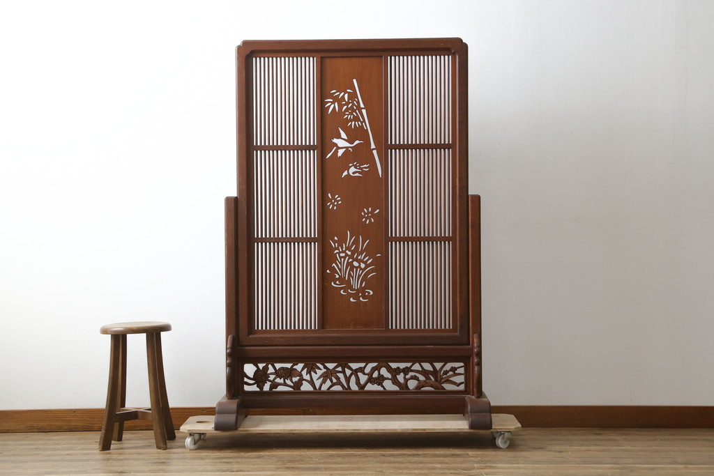 和製ビンテージ　花梨(カリン)材　透かし彫り　彫刻入り　竹梅・花鳥図　緻密な彫刻が施された美しい衝立て(衝い立て、パーテーション、仕切り、ヴィンテージ)(R-082631)