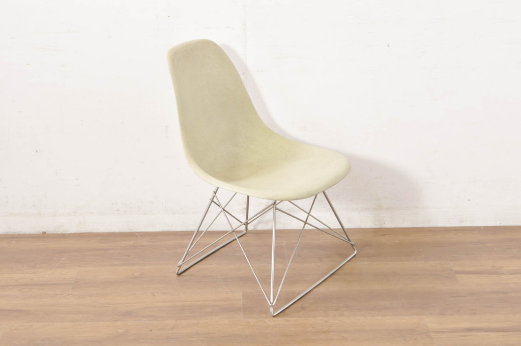 アメリカビンテージ　Hermanmiller(ハーマンミラー社)　Charles & Ray Eames(チャールズ&レイ・イームズ)　シンプルで洗練されたフォルムがおしゃれなファイバーグラスサイドシェルチェア(ダイニングチェア、椅子、イス、ヴィンテージ)(R-080720)