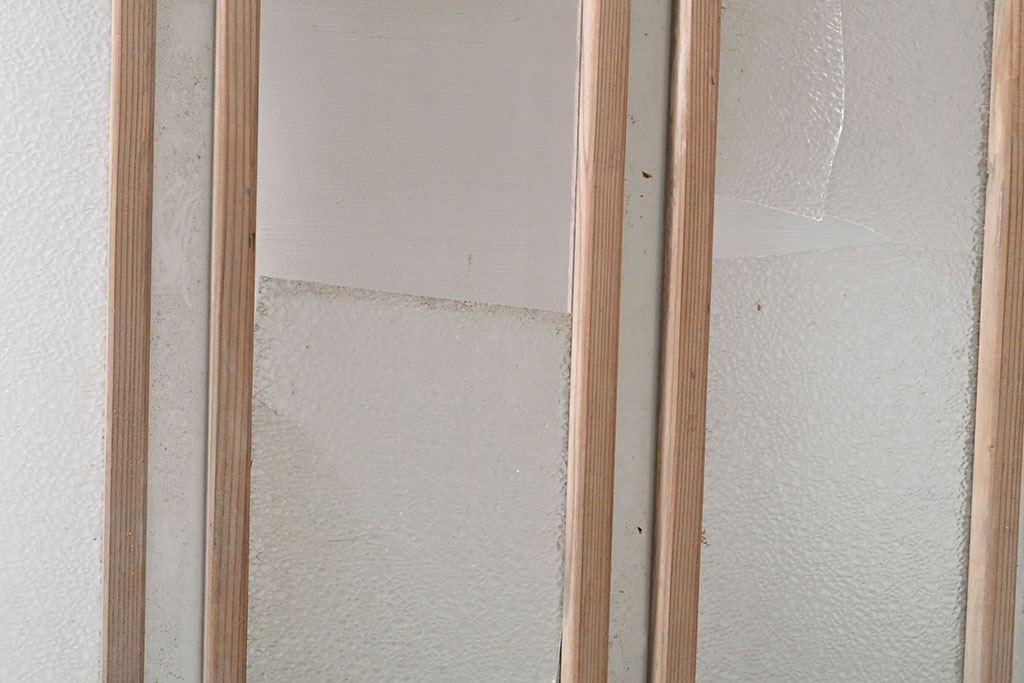 アンティーク建具　ダイヤガラス　枡格子に施された凝った意匠がアクセントになるガラス戸1枚(引き戸、建具)(R-053120)