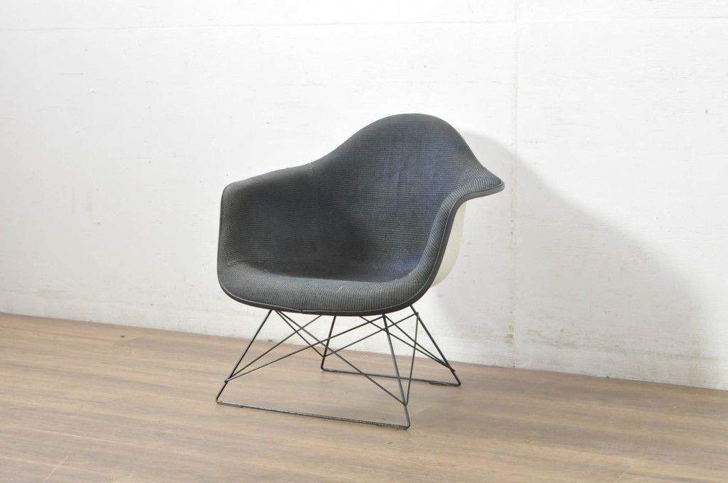 アメリカビンテージ　Modern Furniture Sales(モダンファニチャーセールス社) 現Hermanmiller(ハーマンミラー社)　Charles & Ray Eames(チャールズ&レイ・イームズ)　ローワイヤーベース　ファイバーグラス　洗練されたデザインがおしゃれなLARアームシェルチェア(ラウンジチェア、椅子、イス、ヴィンテージ)(R-080719)