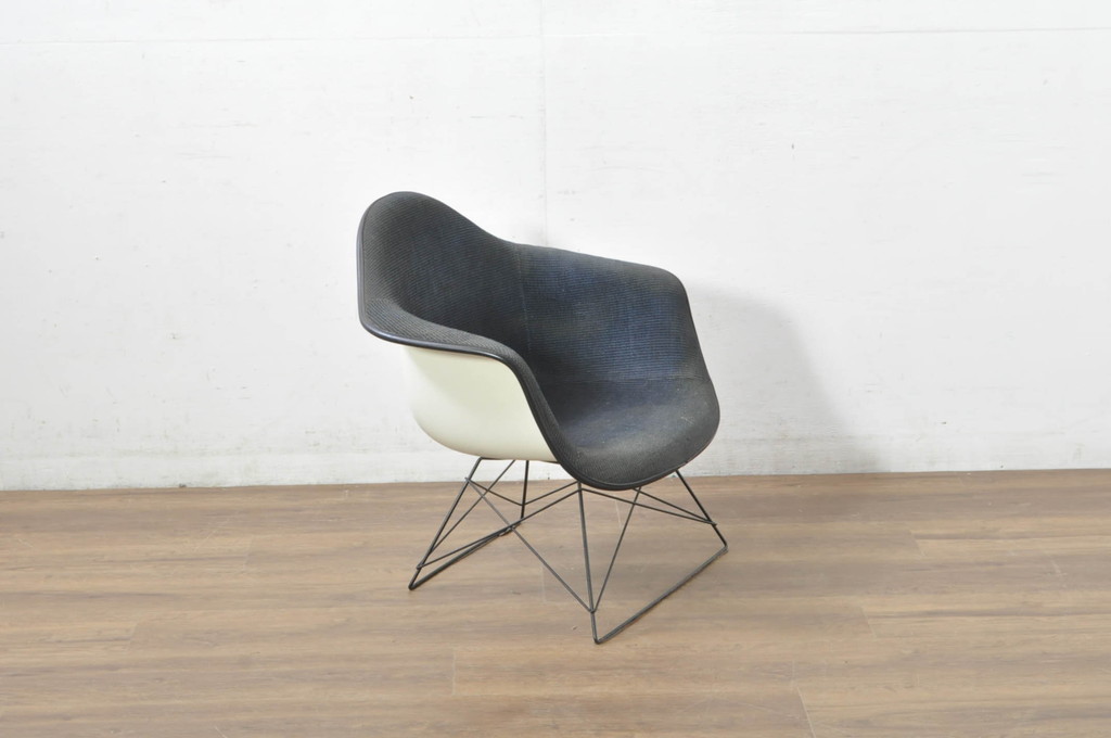 アメリカビンテージ　Modern Furniture Sales(モダンファニチャーセールス社) 現Hermanmiller(ハーマンミラー社)　Charles & Ray Eames(チャールズ&レイ・イームズ)　ローワイヤーベース　ファイバーグラス　洗練されたデザインがおしゃれなLARアームシェルチェア(ラウンジチェア、椅子、イス、ヴィンテージ)(R-080719)