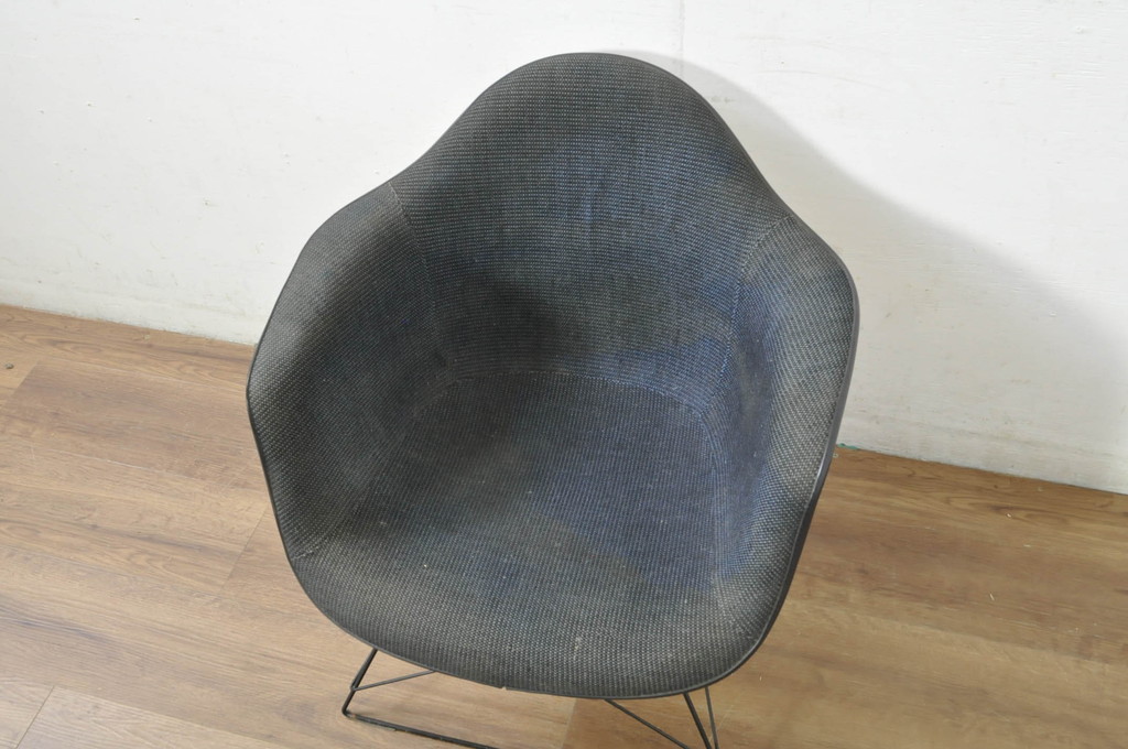アメリカビンテージ　Modern Furniture Sales(モダンファニチャーセールス社) 現Hermanmiller(ハーマンミラー社)　Charles & Ray Eames(チャールズ&レイ・イームズ)　ローワイヤーベース　ファイバーグラス　洗練されたデザインがおしゃれなLARアームシェルチェア(ラウンジチェア、椅子、イス、ヴィンテージ)(R-080719)