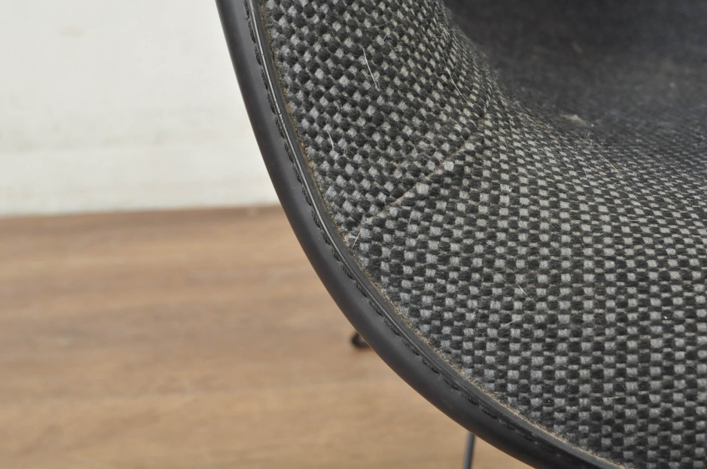 アメリカビンテージ　Modern Furniture Sales(モダンファニチャーセールス社) 現Hermanmiller(ハーマンミラー社)　Charles & Ray Eames(チャールズ&レイ・イームズ)　ローワイヤーベース　ファイバーグラス　洗練されたデザインがおしゃれなLARアームシェルチェア(ラウンジチェア、椅子、イス、ヴィンテージ)(R-080719)