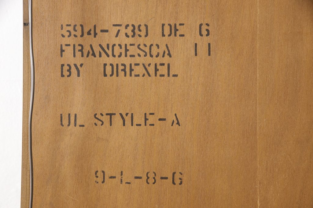 中古　美品　DREXEL HERITAGE(ドレクセルヘリテイジ)　品のある佇まいが魅力的なキュリオケース(定価約62万円)(飾り棚、ガラスケース、ショーケース、キャビネット、陳列棚)(R-058066)