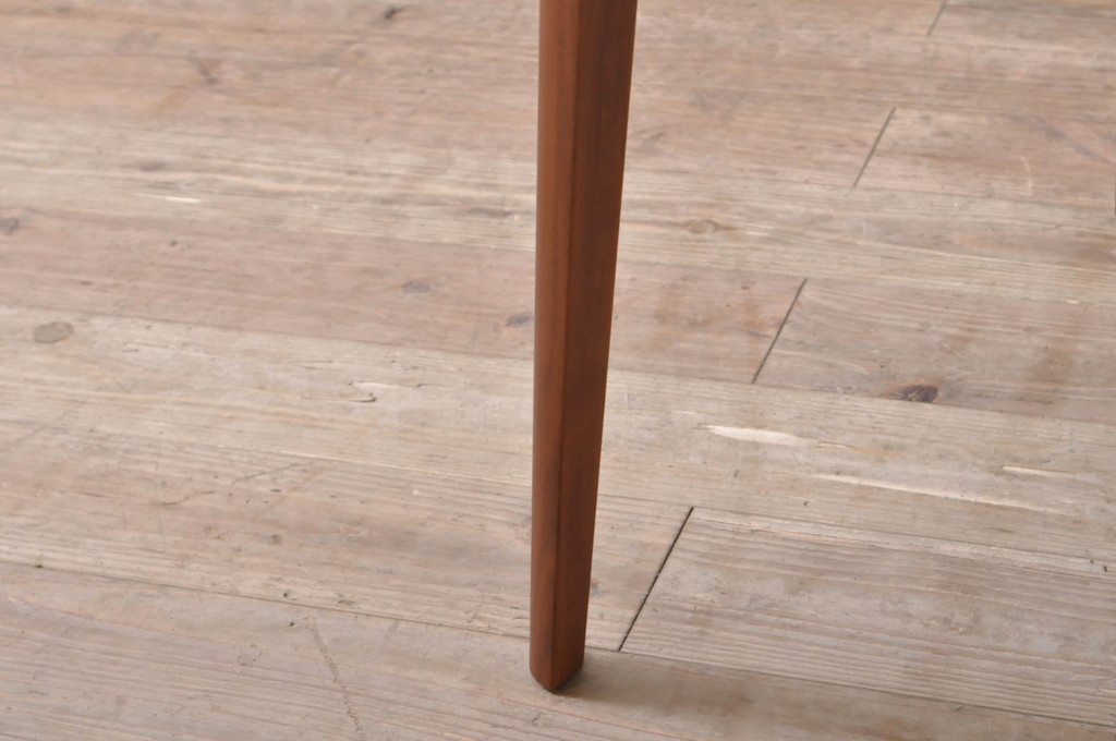 中古　美品　arflex(アルフレックス)　FLUTE(フルーテ)　FLU-APBLKBN(NWN)　身体を包み込む曲線が美しいアームチェア(パイピング))2脚セット(ダイニングチェア、椅子、イス、バラ売り可能)(定価2脚で約37万千円)(R-068390)