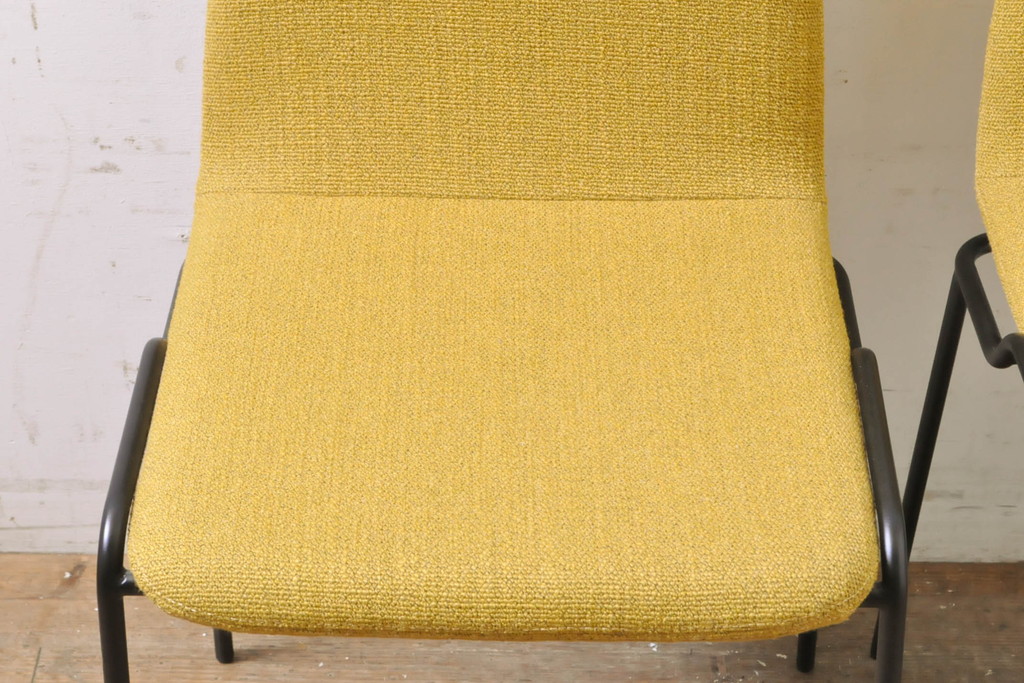 中古　極美品　リーン・ロゼ(ligne roset)　ロゼタダオ(ROSETTADAO)　クラシックなデザインと丸みのあるフォルムが優しい印象のダイニングチェア2脚セット(リーンロゼ、椅子、イス、バラ売り可能)(定価2脚で約21万円)(R-068133)