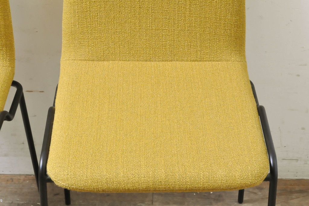 中古　極美品　リーン・ロゼ(ligne roset)　ロゼタダオ(ROSETTADAO)　クラシックなデザインと丸みのあるフォルムが優しい印象のダイニングチェア2脚セット(リーンロゼ、椅子、イス、バラ売り可能)(定価2脚で約21万円)(R-068133)