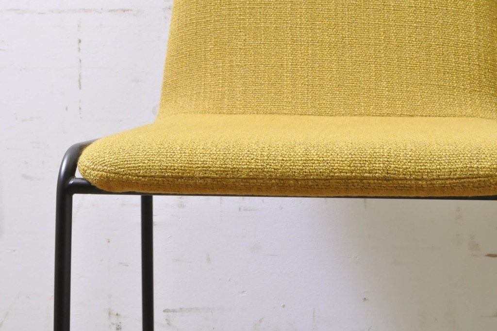 中古　極美品　リーン・ロゼ(ligne roset)　ロゼタダオ(ROSETTADAO)　クラシックなデザインと丸みのあるフォルムが優しい印象のダイニングチェア2脚セット(リーンロゼ、椅子、イス、バラ売り可能)(定価2脚で約21万円)(R-068133)