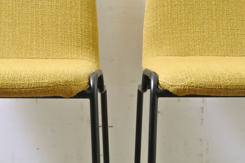 中古　極美品　リーン・ロゼ(ligne roset)　ロゼタダオ(ROSETTADAO)　クラシックなデザインと丸みのあるフォルムが優しい印象のダイニングチェア2脚セット(リーンロゼ、椅子、イス、バラ売り可能)(定価2脚で約21万円)(R-068133)