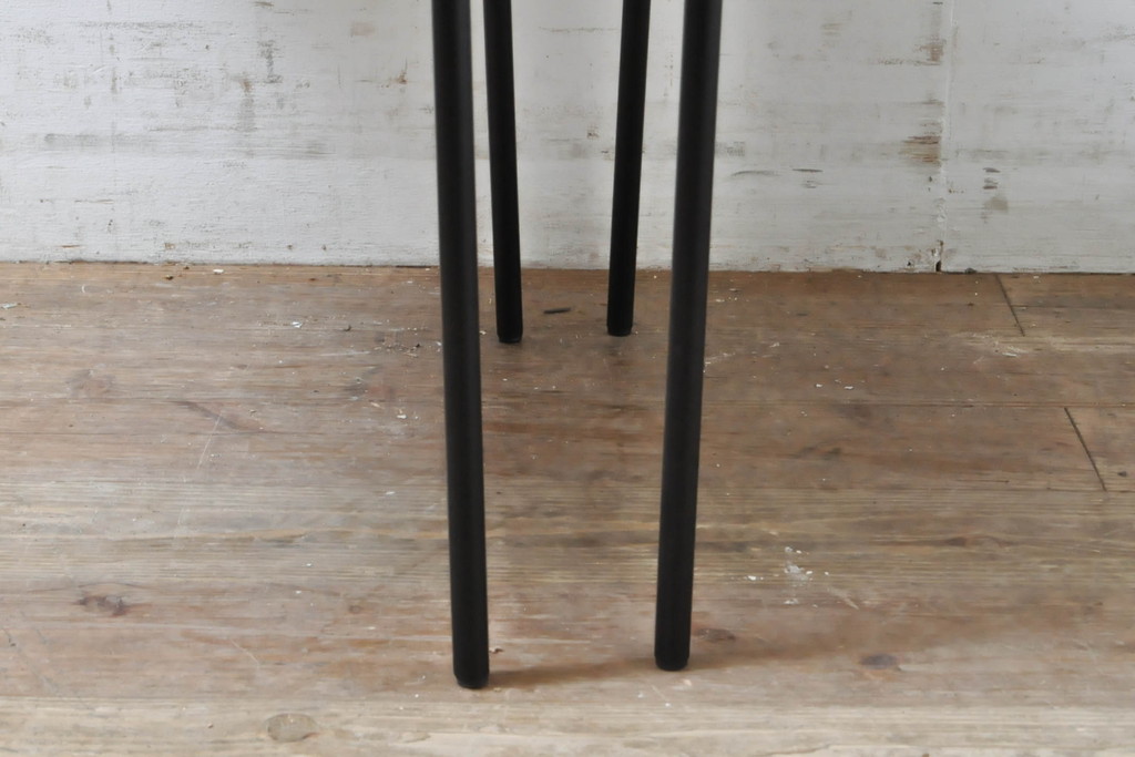 中古　極美品　リーン・ロゼ(ligne roset)　ロゼタダオ(ROSETTADAO)　クラシックなデザインと丸みのあるフォルムが優しい印象のダイニングチェア2脚セット(リーンロゼ、椅子、イス、バラ売り可能)(定価2脚で約21万円)(R-068133)