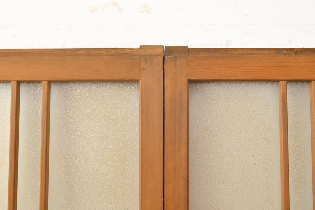 アンティーク建具　昭和中期　すりガラスのデザインがレトロな雰囲気を高めるガラス戸2枚セット(引き戸)(R-051164)