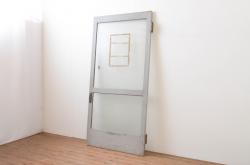 アンティーク建具　ペイント仕上げ限定　レトロな雰囲気づくりにおすすめ!ワイヤーメッシュ入りの大きなガラス扉1枚(ドア、木製扉)(R-066780)