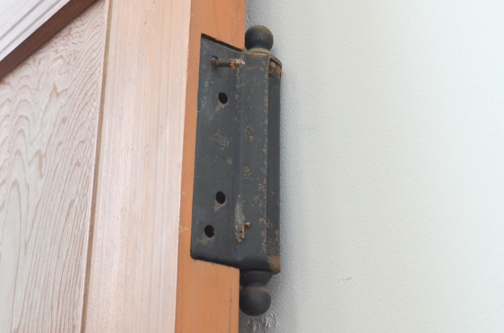 アンティーク建具　インテリアに取り入れやすいシンプルなデザインが魅力の両開きドア1対(2枚セット、木製扉)(R-066762)