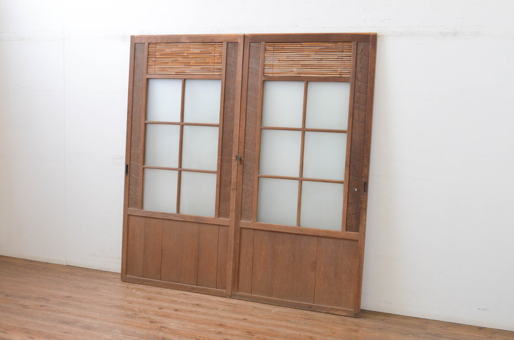 アンティーク建具　上手物!!　和の空間づくりにお勧めな古い数寄屋のガラス戸2枚セット(引き戸、板戸)(R-065570)