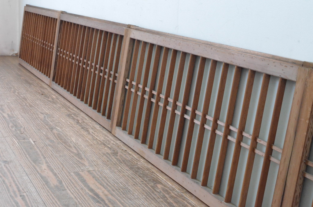 アンティーク建具　古い木味の格子入り横長ガラス窓4枚セット(ガラス戸、引き戸、明かり取り、明り取り、欄間)(R-065285)