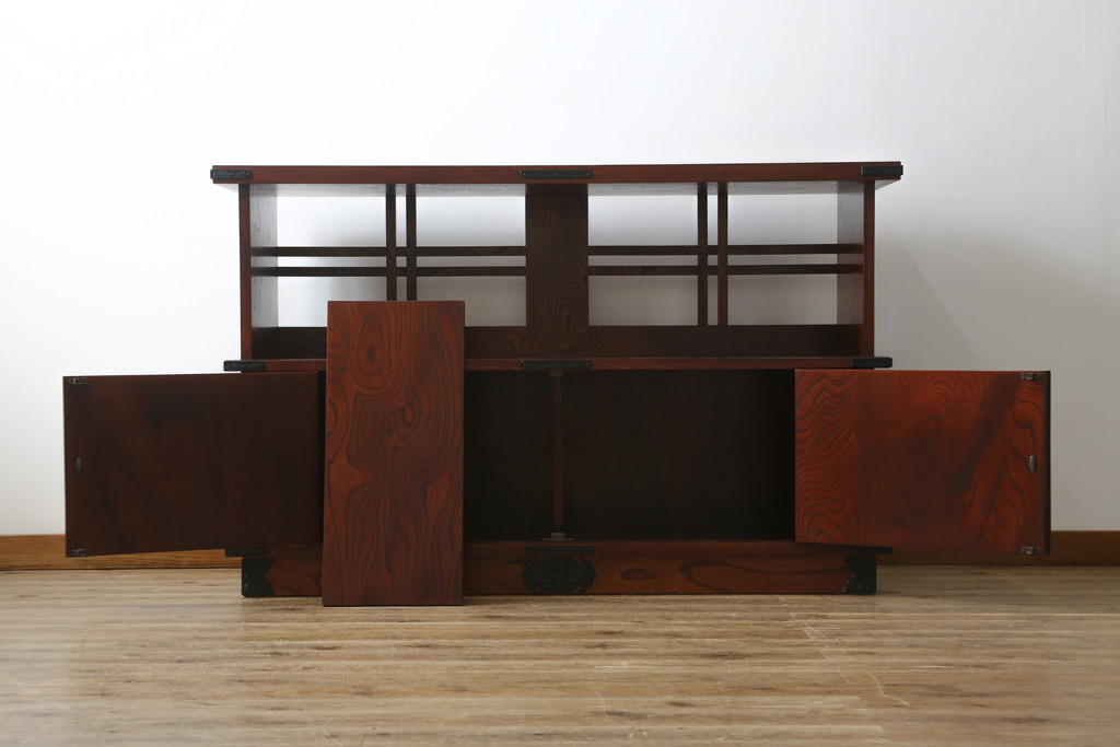 中古　美品　岩谷堂箪笥　和モダンな空間づくりにおすすめの飾り棚(陳列棚、収納棚、戸棚、茶棚)(R-081438)
